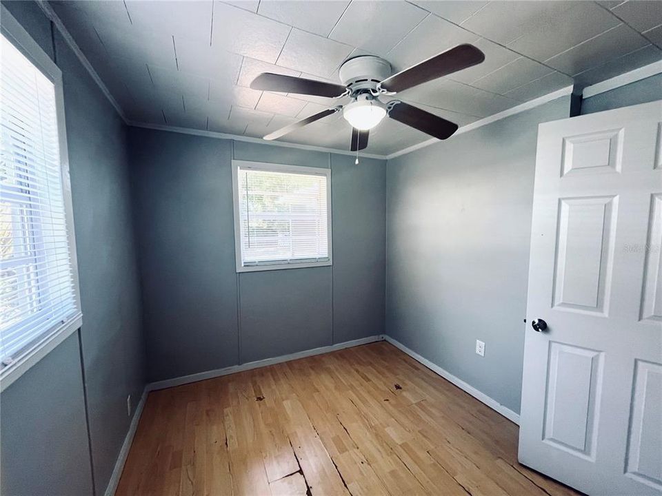 For Rent: $1,700 (3 beds, 1 baths, 964 Square Feet)