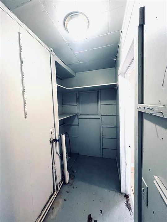 For Rent: $1,700 (3 beds, 1 baths, 964 Square Feet)