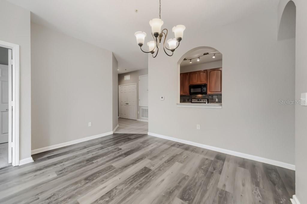 For Sale: $254,900 (3 beds, 2 baths, 1408 Square Feet)