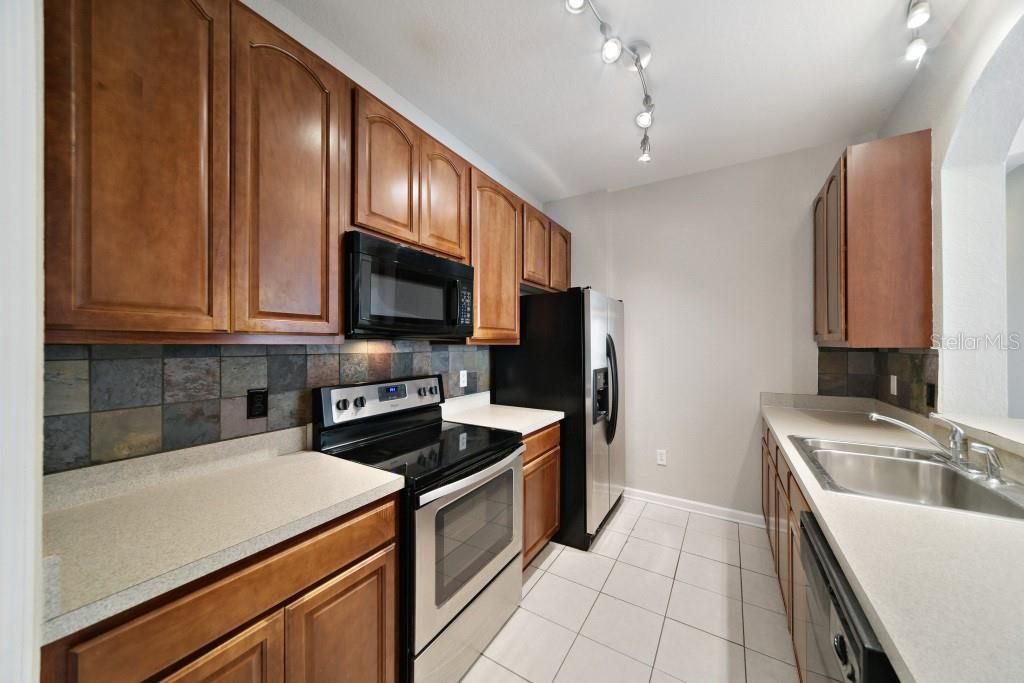 For Sale: $254,900 (3 beds, 2 baths, 1408 Square Feet)