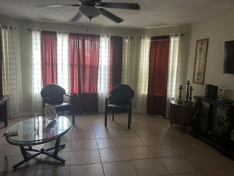 For Sale: $185,000 (3 beds, 2 baths, 1287 Square Feet)