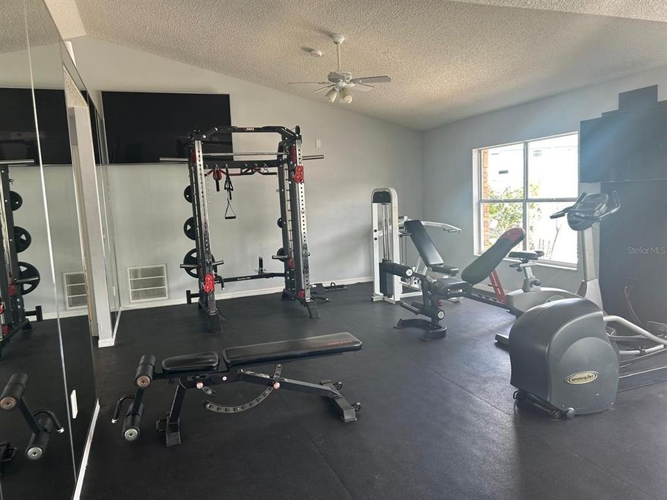 For Sale: $185,000 (3 beds, 2 baths, 1287 Square Feet)