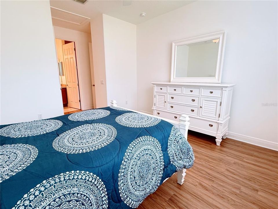 For Sale: $225,000 (2 beds, 2 baths, 1278 Square Feet)