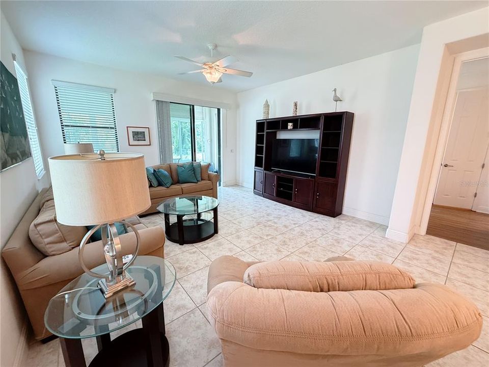For Sale: $225,000 (2 beds, 2 baths, 1278 Square Feet)