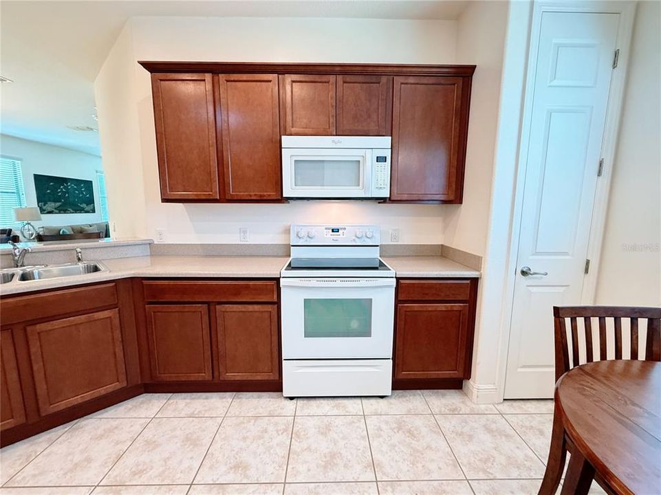 For Sale: $225,000 (2 beds, 2 baths, 1278 Square Feet)