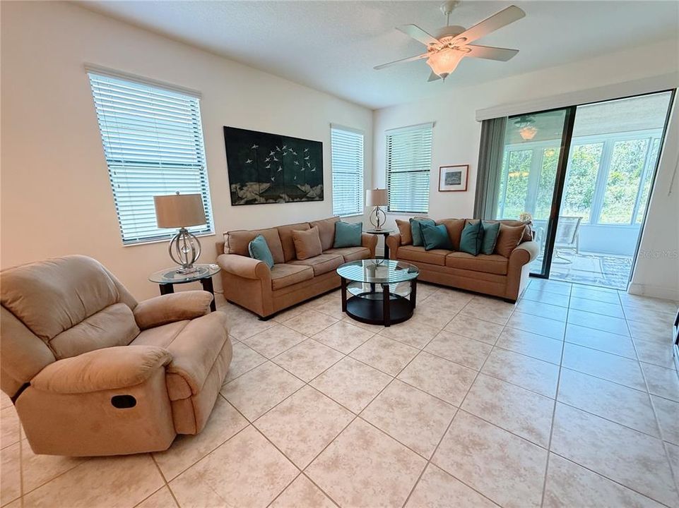 For Sale: $225,000 (2 beds, 2 baths, 1278 Square Feet)