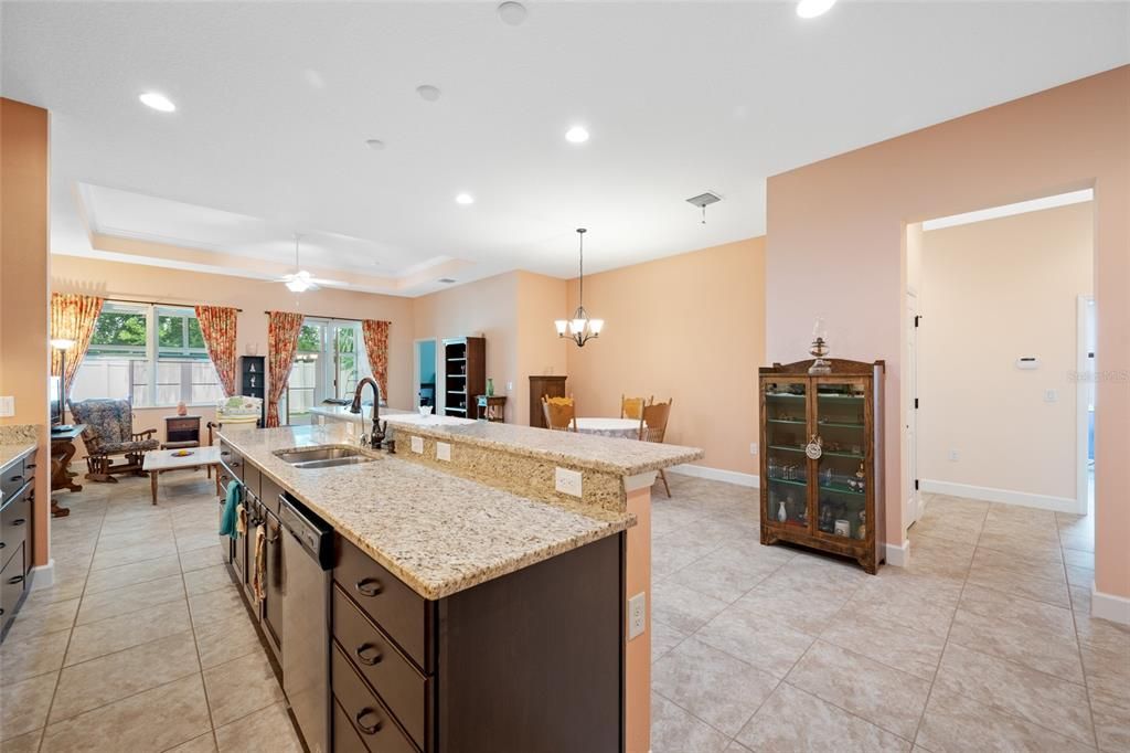 For Sale: $380,000 (2 beds, 2 baths, 1781 Square Feet)