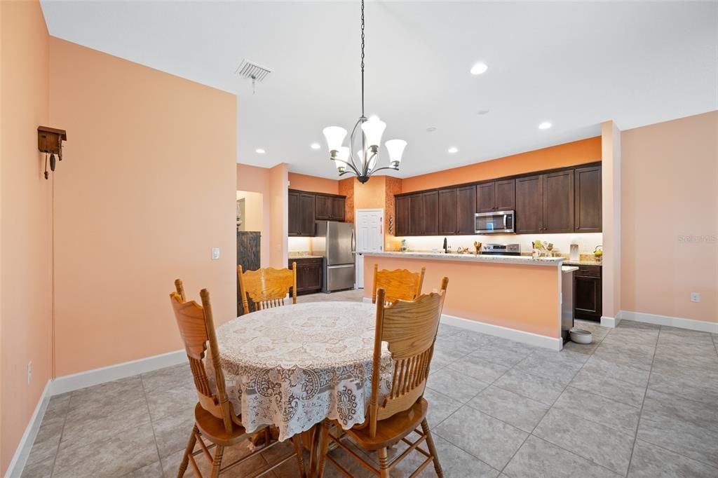 For Sale: $380,000 (2 beds, 2 baths, 1781 Square Feet)