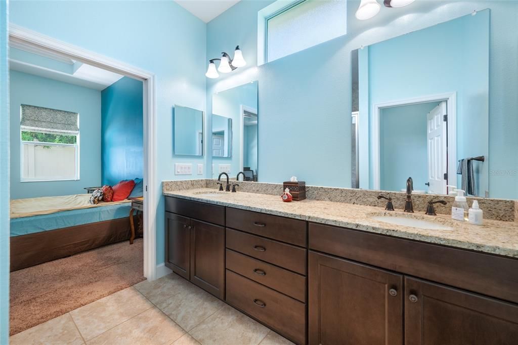 For Sale: $380,000 (2 beds, 2 baths, 1781 Square Feet)