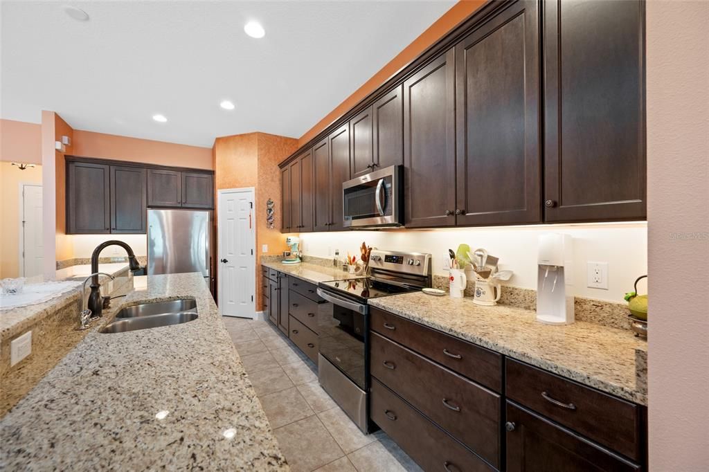 For Sale: $380,000 (2 beds, 2 baths, 1781 Square Feet)