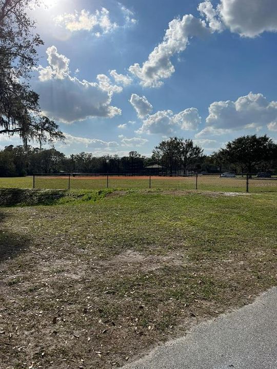 For Rent: $2,100 (3 beds, 2 baths, 1409 Square Feet)