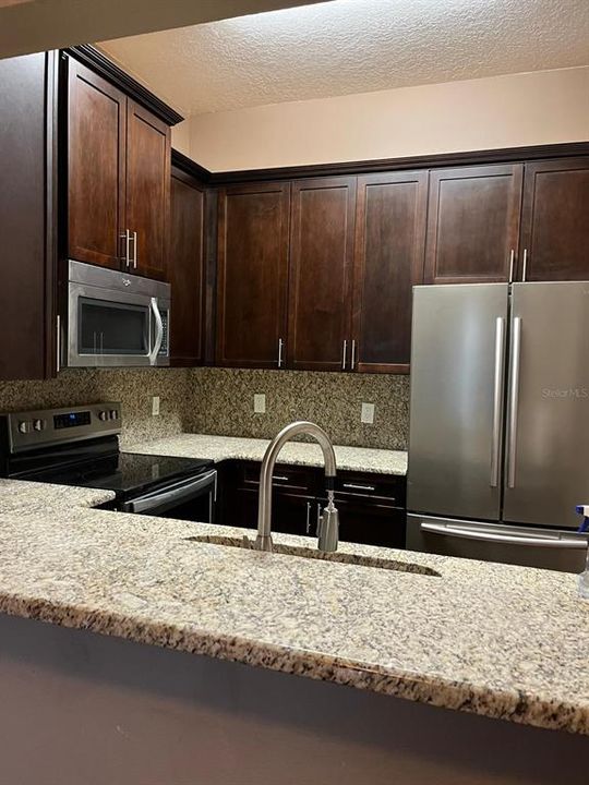 For Rent: $2,100 (3 beds, 2 baths, 1409 Square Feet)
