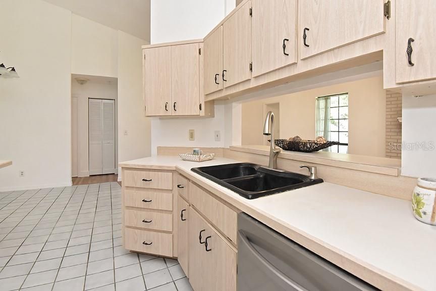 For Sale: $350,000 (4 beds, 3 baths, 2180 Square Feet)