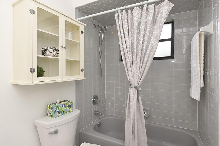For Sale: $350,000 (4 beds, 3 baths, 2180 Square Feet)