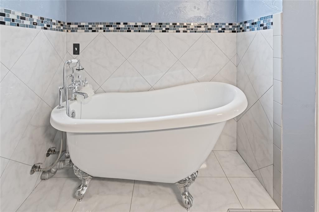 En Venta: $430,000 (3 camas, 2 baños, 1992 Pies cuadrados)