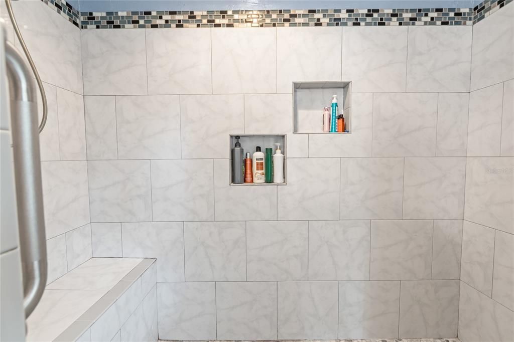 En Venta: $430,000 (3 camas, 2 baños, 1992 Pies cuadrados)