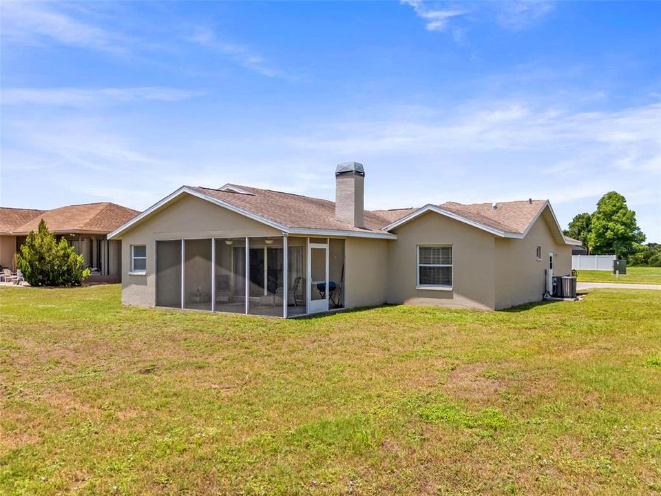 Activo con contrato: $389,000 (4 camas, 3 baños, 1906 Pies cuadrados)