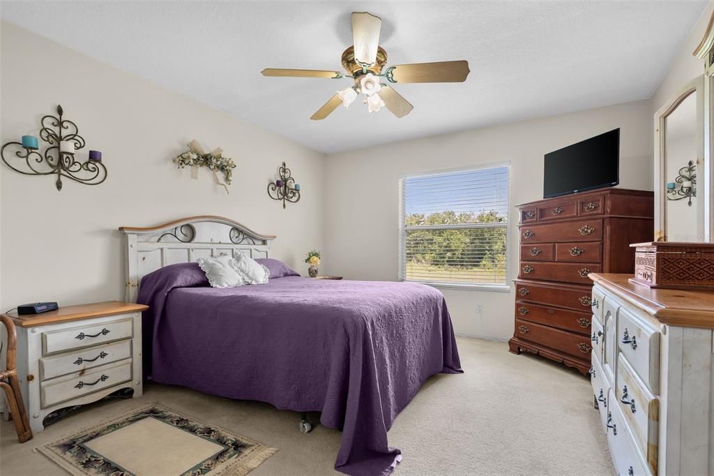 Activo con contrato: $389,000 (4 camas, 3 baños, 1906 Pies cuadrados)