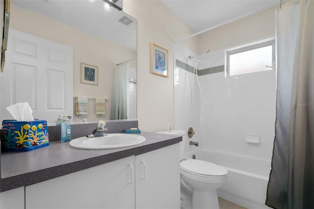 Activo con contrato: $389,000 (4 camas, 3 baños, 1906 Pies cuadrados)