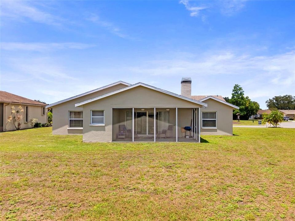 Activo con contrato: $389,000 (4 camas, 3 baños, 1906 Pies cuadrados)