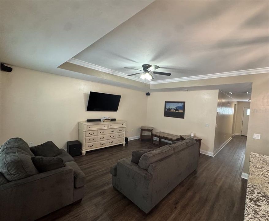 For Sale: $319,900 (3 beds, 2 baths, 1402 Square Feet)