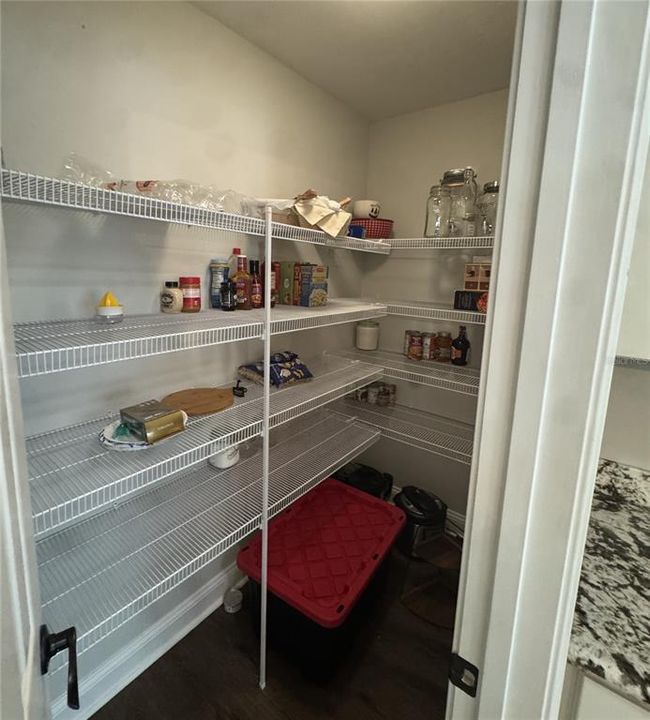 For Sale: $319,900 (3 beds, 2 baths, 1402 Square Feet)