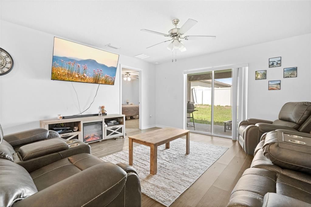 For Sale: $294,900 (3 beds, 2 baths, 1459 Square Feet)