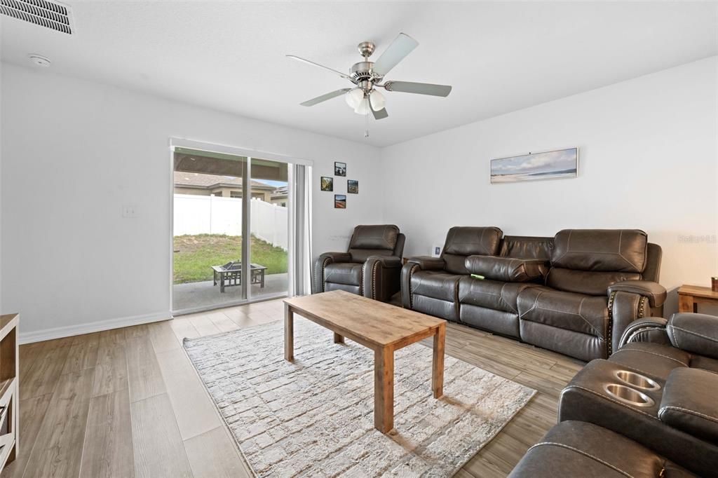 For Sale: $294,900 (3 beds, 2 baths, 1459 Square Feet)