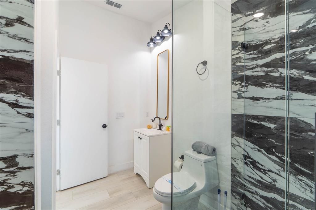 На продажу: $315,000 (1 спален, 1 ванн, 728 Квадратных фут)