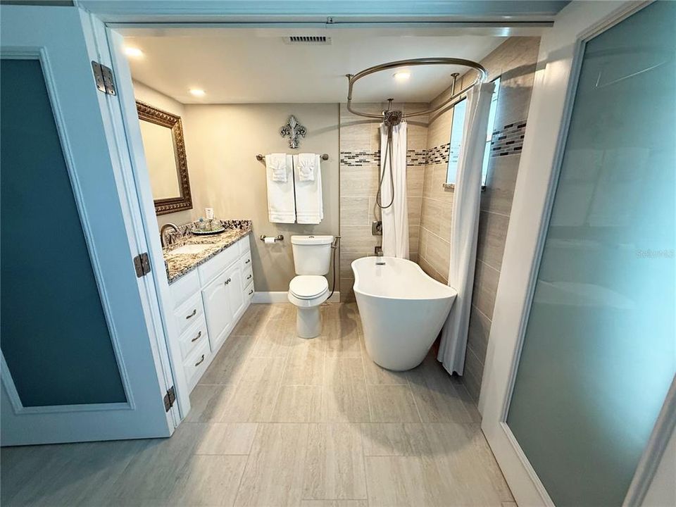 For Sale: $225,000 (2 beds, 2 baths, 1155 Square Feet)
