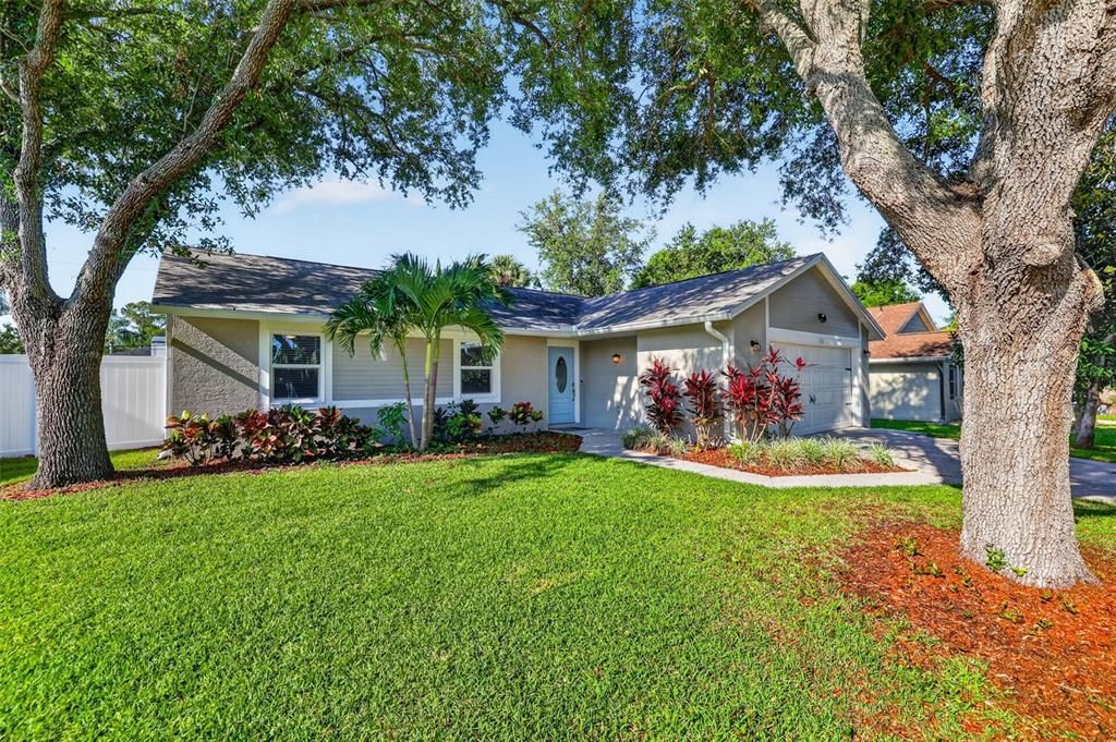 For Sale: $439,900 (3 beds, 2 baths, 1178 Square Feet)