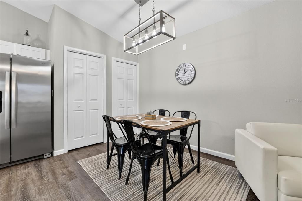 For Sale: $439,900 (3 beds, 2 baths, 1178 Square Feet)