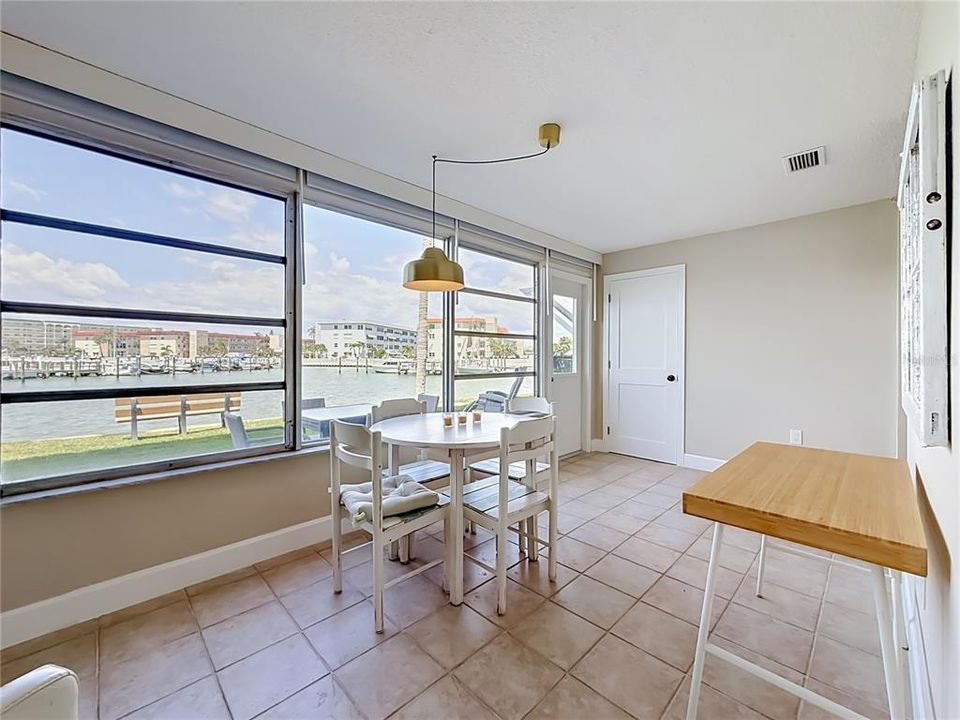For Sale: $239,000 (2 beds, 2 baths, 1120 Square Feet)
