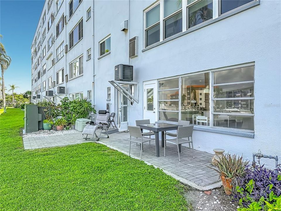 For Sale: $239,000 (2 beds, 2 baths, 1120 Square Feet)