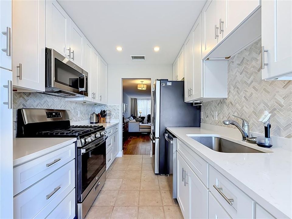 For Sale: $239,000 (2 beds, 2 baths, 1120 Square Feet)