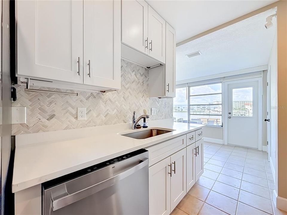 For Sale: $239,000 (2 beds, 2 baths, 1120 Square Feet)