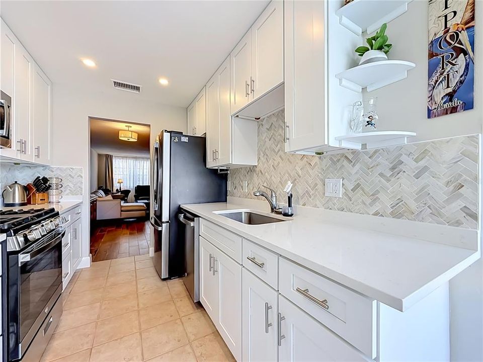 For Sale: $239,000 (2 beds, 2 baths, 1120 Square Feet)