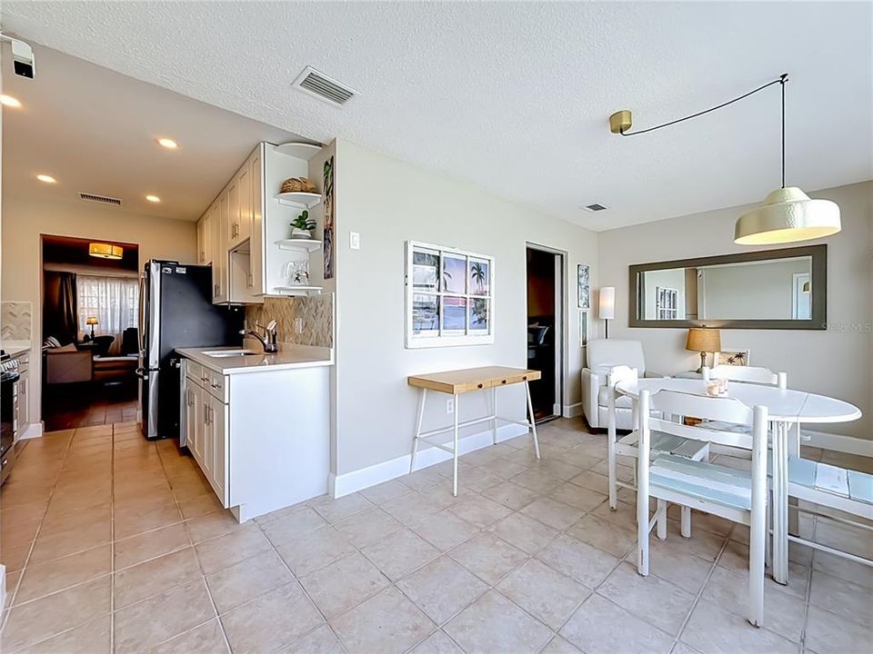 For Sale: $239,000 (2 beds, 2 baths, 1120 Square Feet)