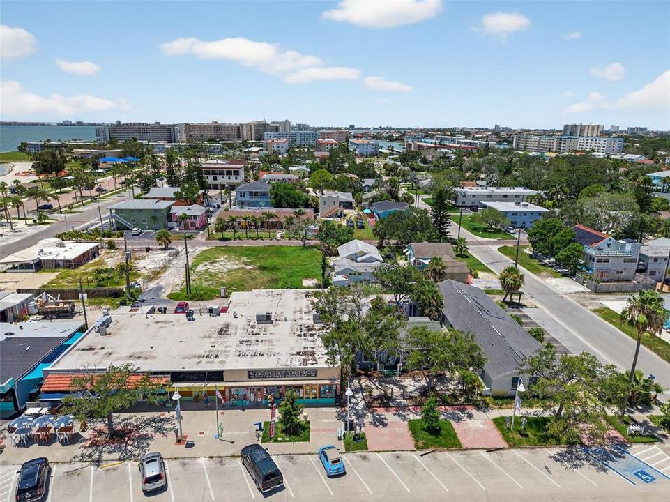 For Sale: $239,000 (2 beds, 2 baths, 1120 Square Feet)