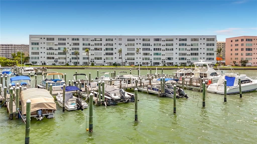 For Sale: $239,000 (2 beds, 2 baths, 1120 Square Feet)