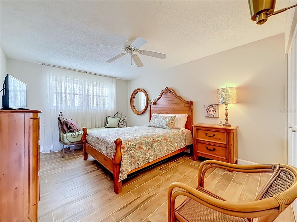 For Sale: $239,000 (2 beds, 2 baths, 1120 Square Feet)