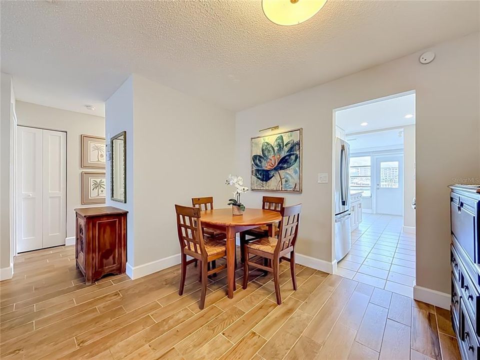 For Sale: $239,000 (2 beds, 2 baths, 1120 Square Feet)
