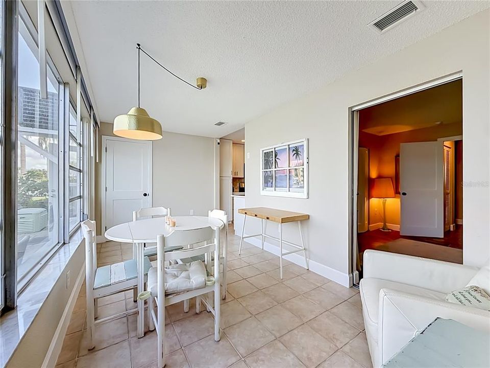 For Sale: $239,000 (2 beds, 2 baths, 1120 Square Feet)