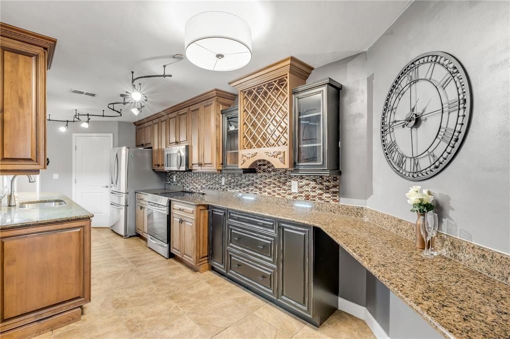 For Sale: $375,000 (3 beds, 3 baths, 1953 Square Feet)