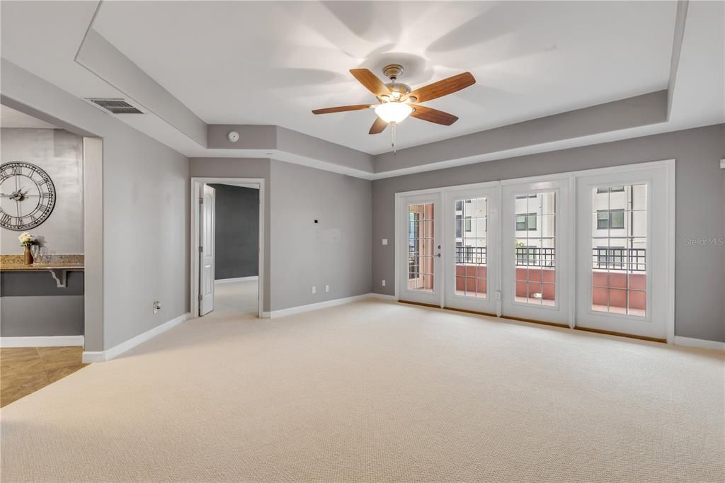 For Sale: $375,000 (3 beds, 3 baths, 1953 Square Feet)