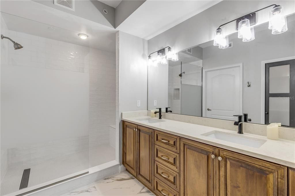 For Sale: $375,000 (3 beds, 3 baths, 1953 Square Feet)