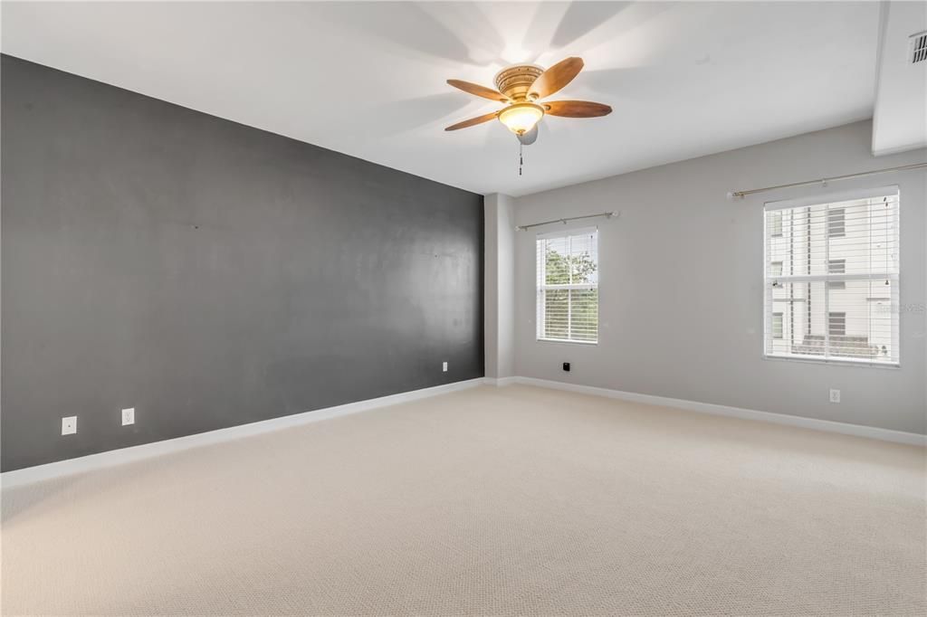 For Sale: $375,000 (3 beds, 3 baths, 1953 Square Feet)