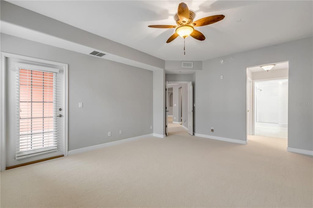 For Sale: $375,000 (3 beds, 3 baths, 1953 Square Feet)