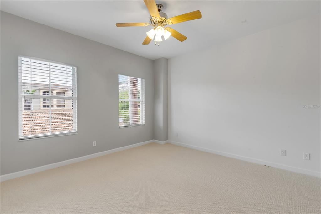 For Sale: $375,000 (3 beds, 3 baths, 1953 Square Feet)