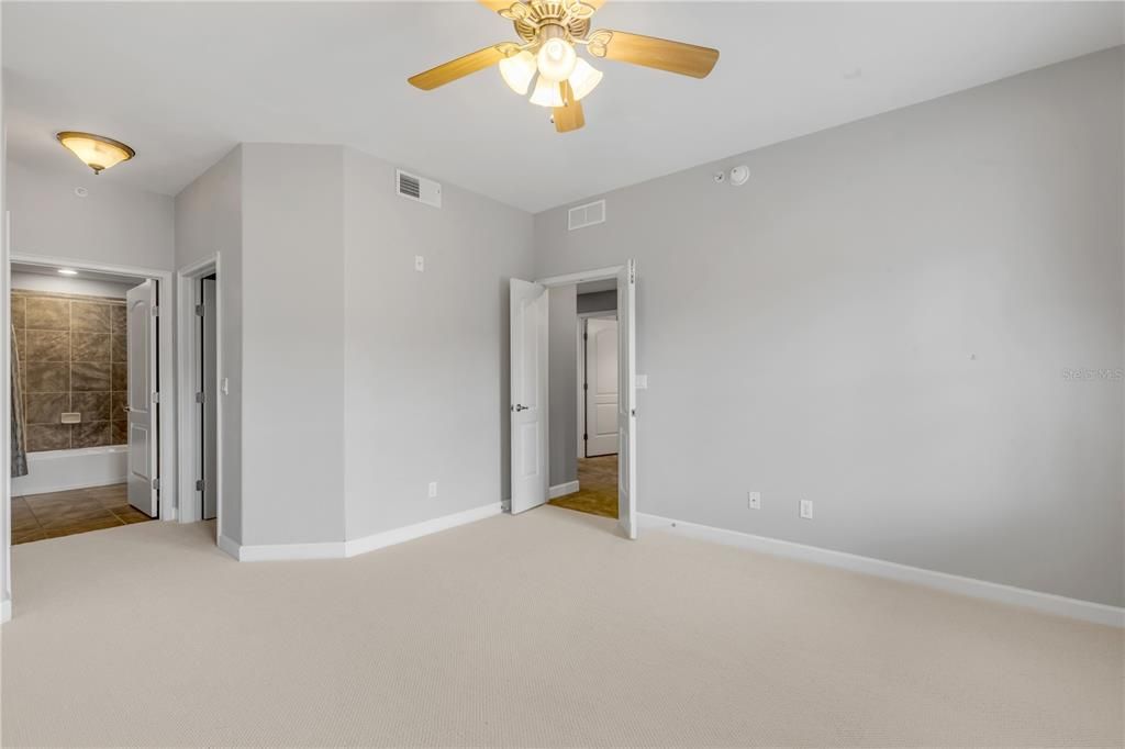 For Sale: $375,000 (3 beds, 3 baths, 1953 Square Feet)
